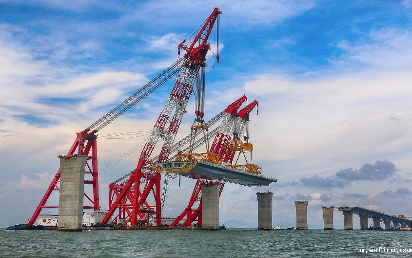 港珠澳大桥钢箱梁吊装